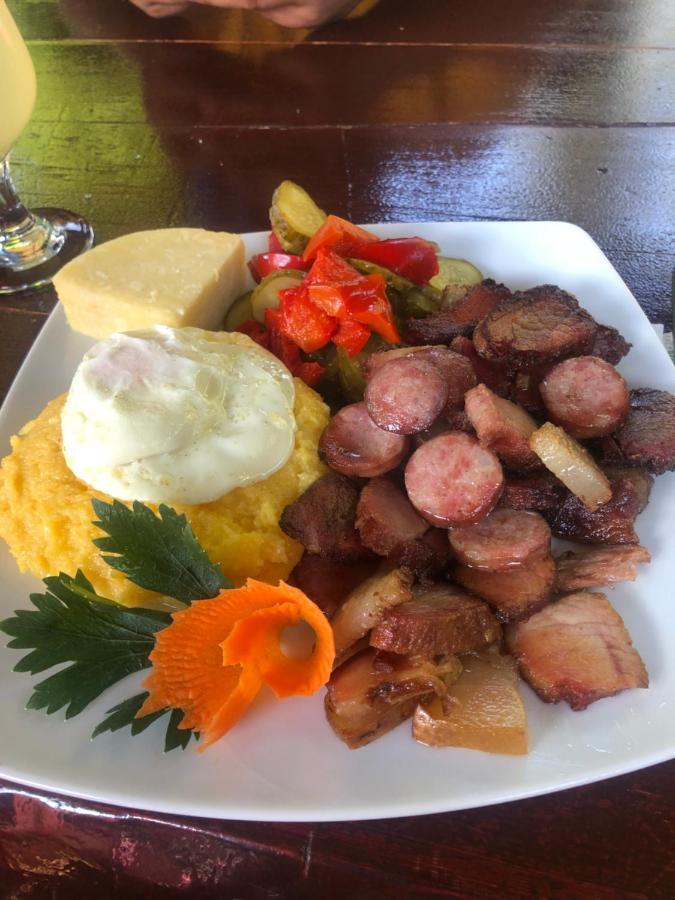 Casuta Bunicilor Isverna Hotell Eksteriør bilde