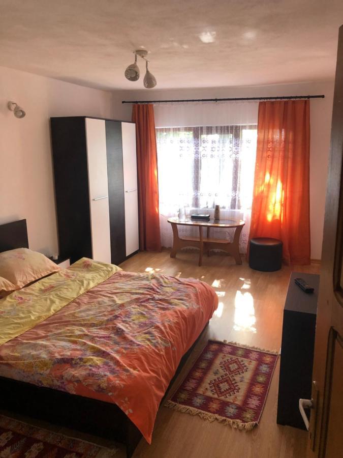 Casuta Bunicilor Isverna Hotell Eksteriør bilde